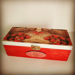 Dřevěná krabička na čaj jahodová